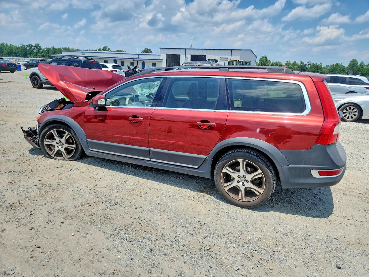 2013 VOLVO XC70 — фото 2