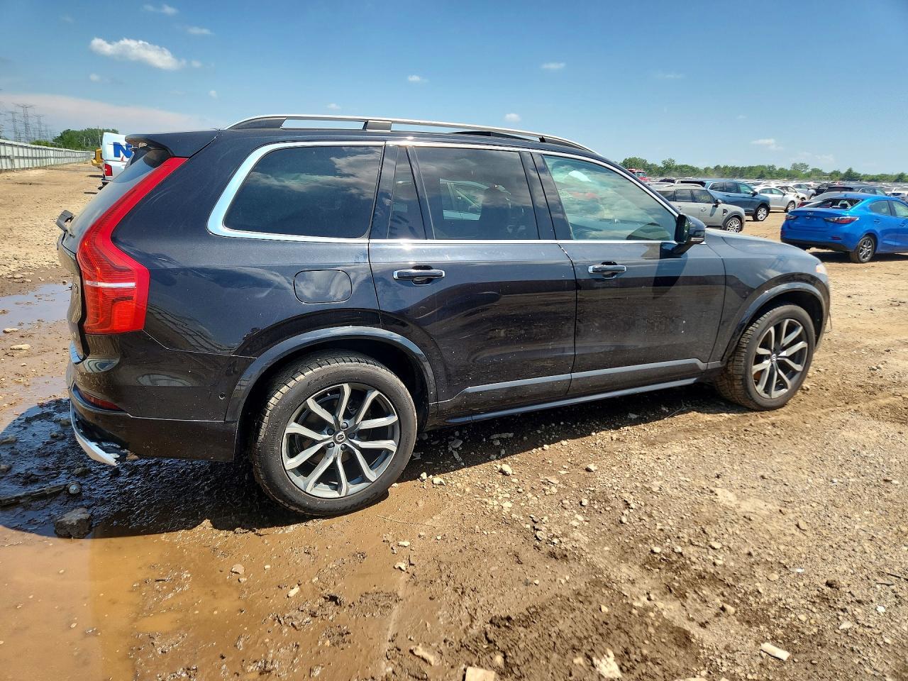 2017 VOLVO XC90 — фото 3