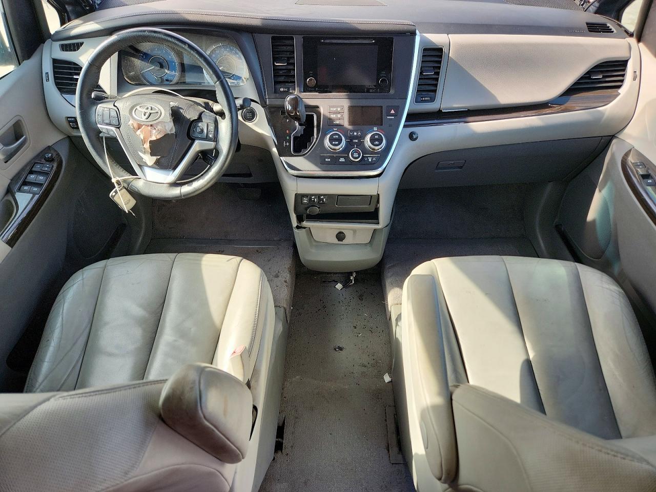 2017 TOYOTA SIENNA — фото 8