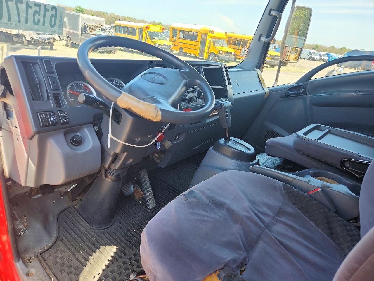 2013 ISUZU NQR — фото 8