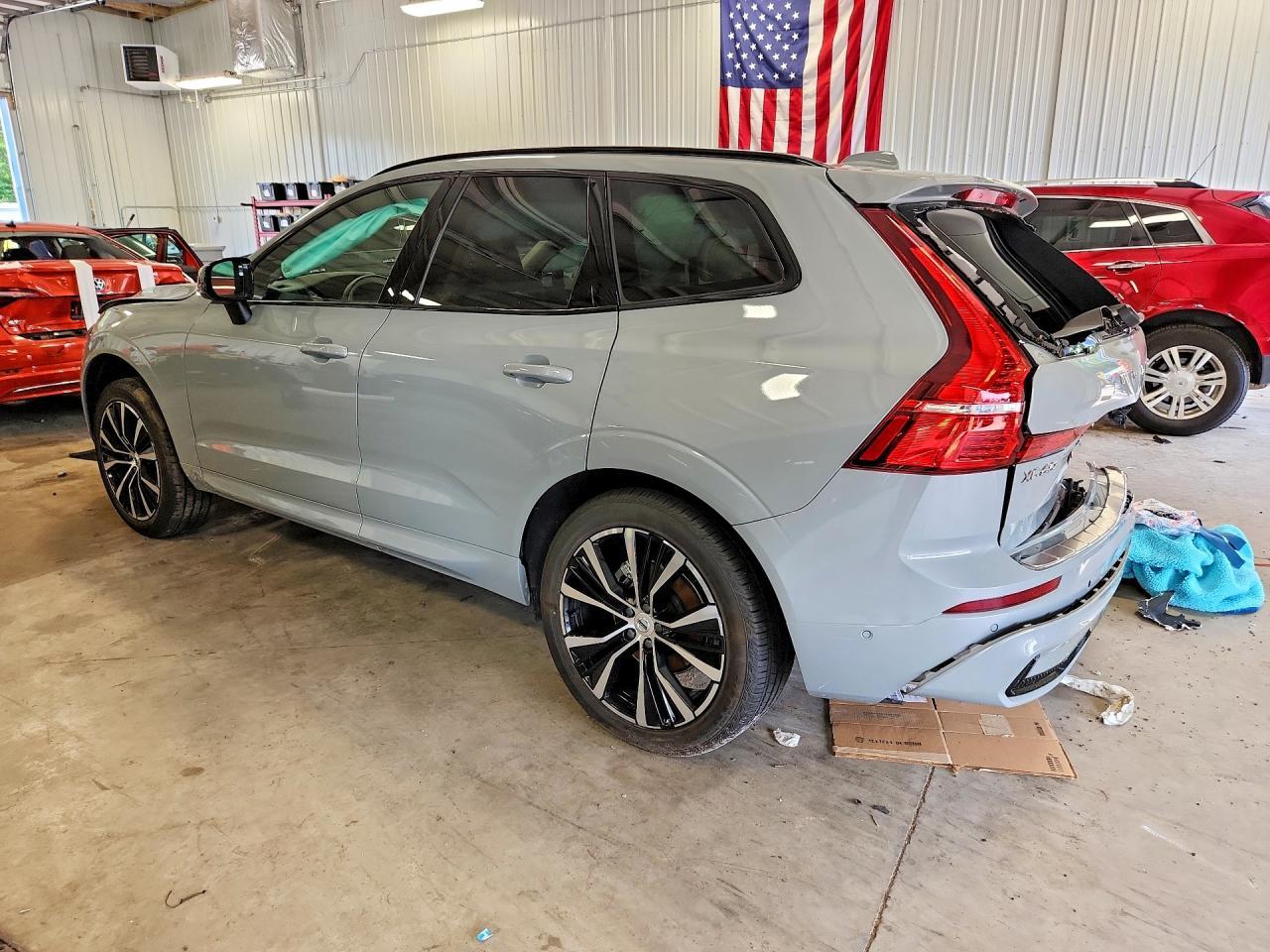 2025 VOLVO XC60 — фото 2