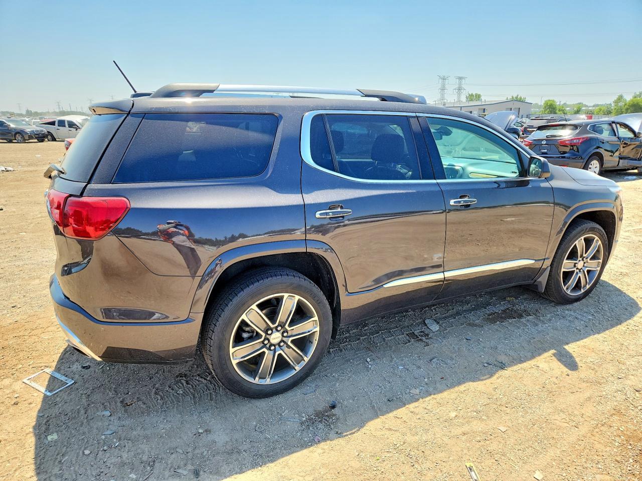 2017 GMC ACADIA — фото 3