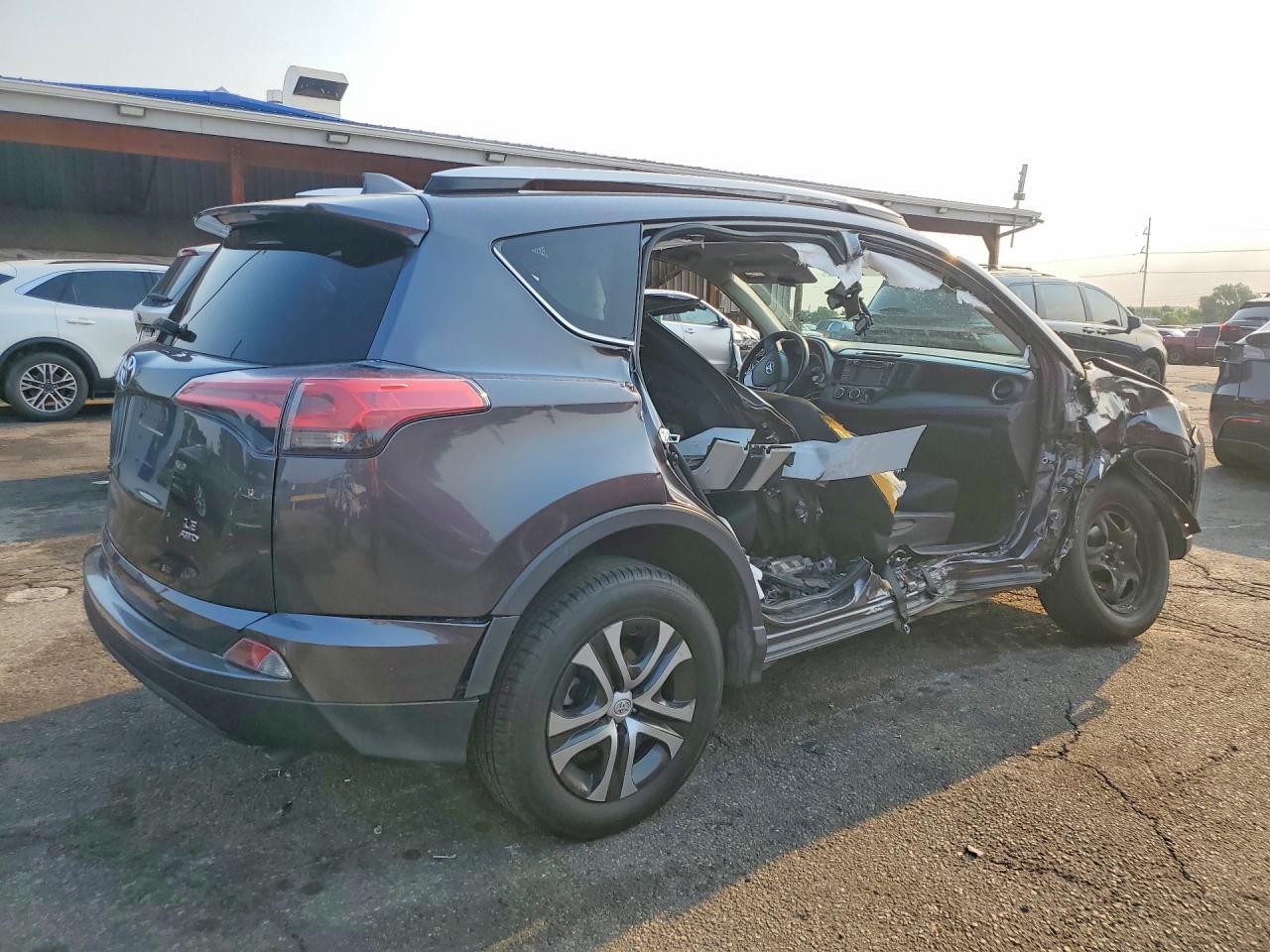 2016 TOYOTA RAV4 — фото 3