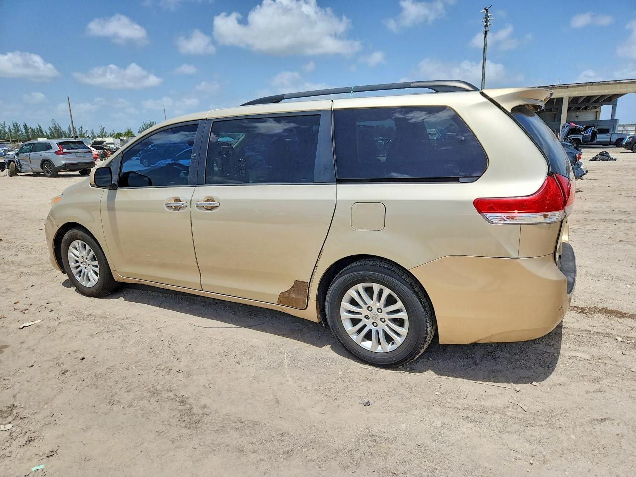 2014 TOYOTA SIENNA — фото 2