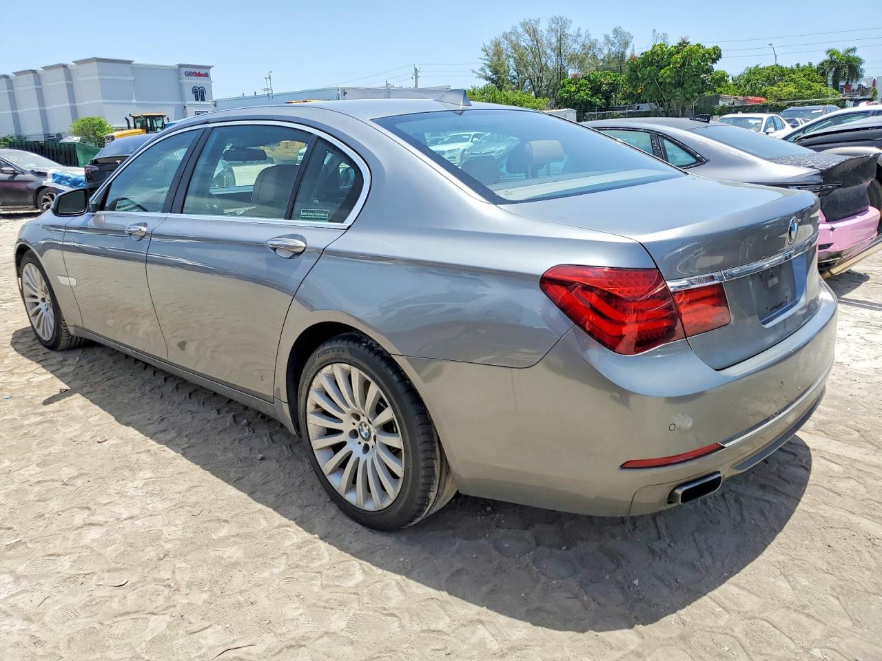 2013 BMW 7 SERIES — фото 2