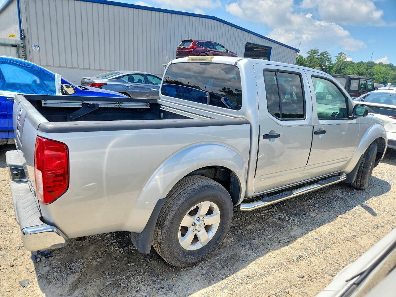2011 NISSAN FRONTIER — фото 3