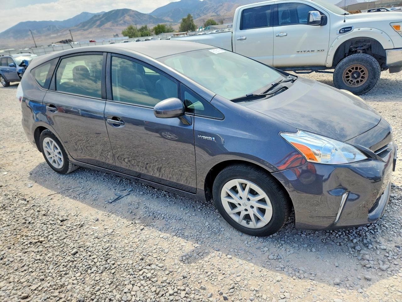 2013 TOYOTA PRIUS V — фото 4