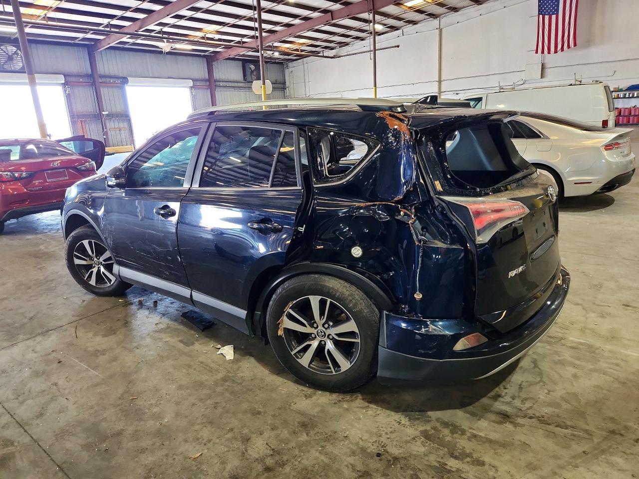 2017 TOYOTA RAV4 — фото 2