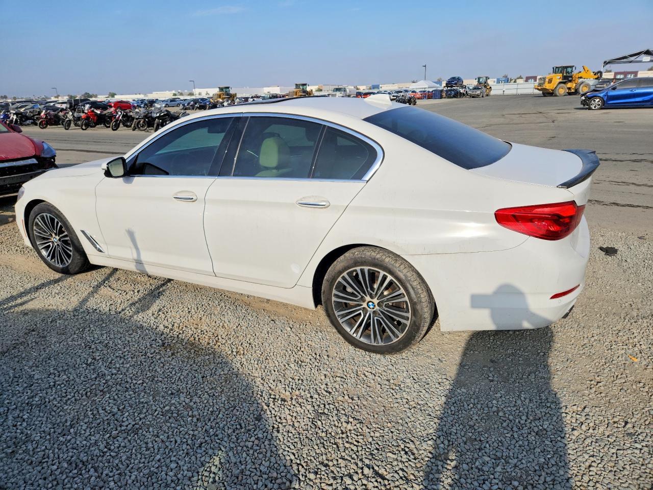 2017 BMW 5 SERIES — фото 2