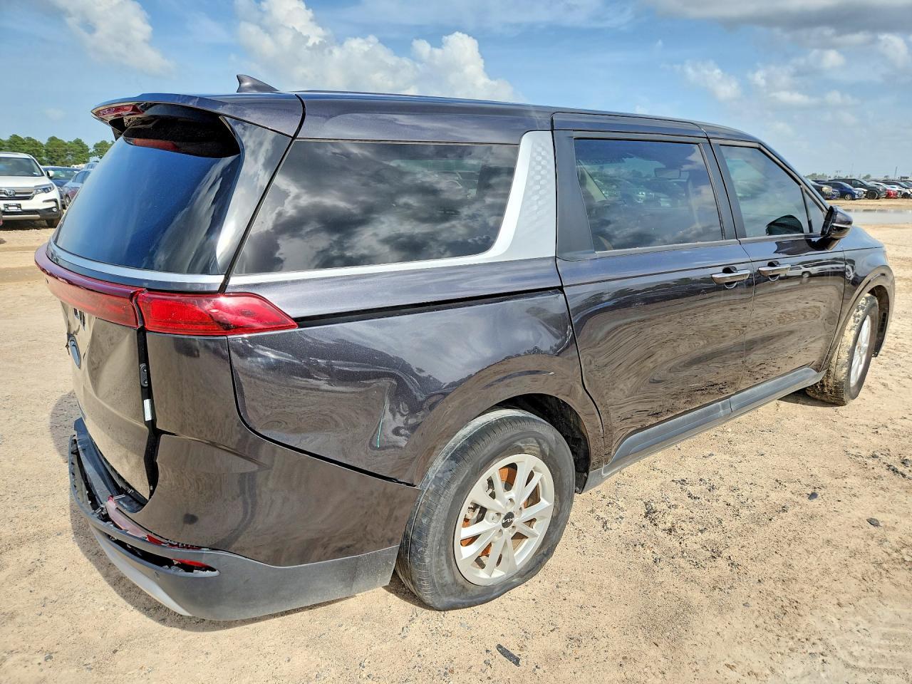 2024 KIA CARNIVAL — фото 3