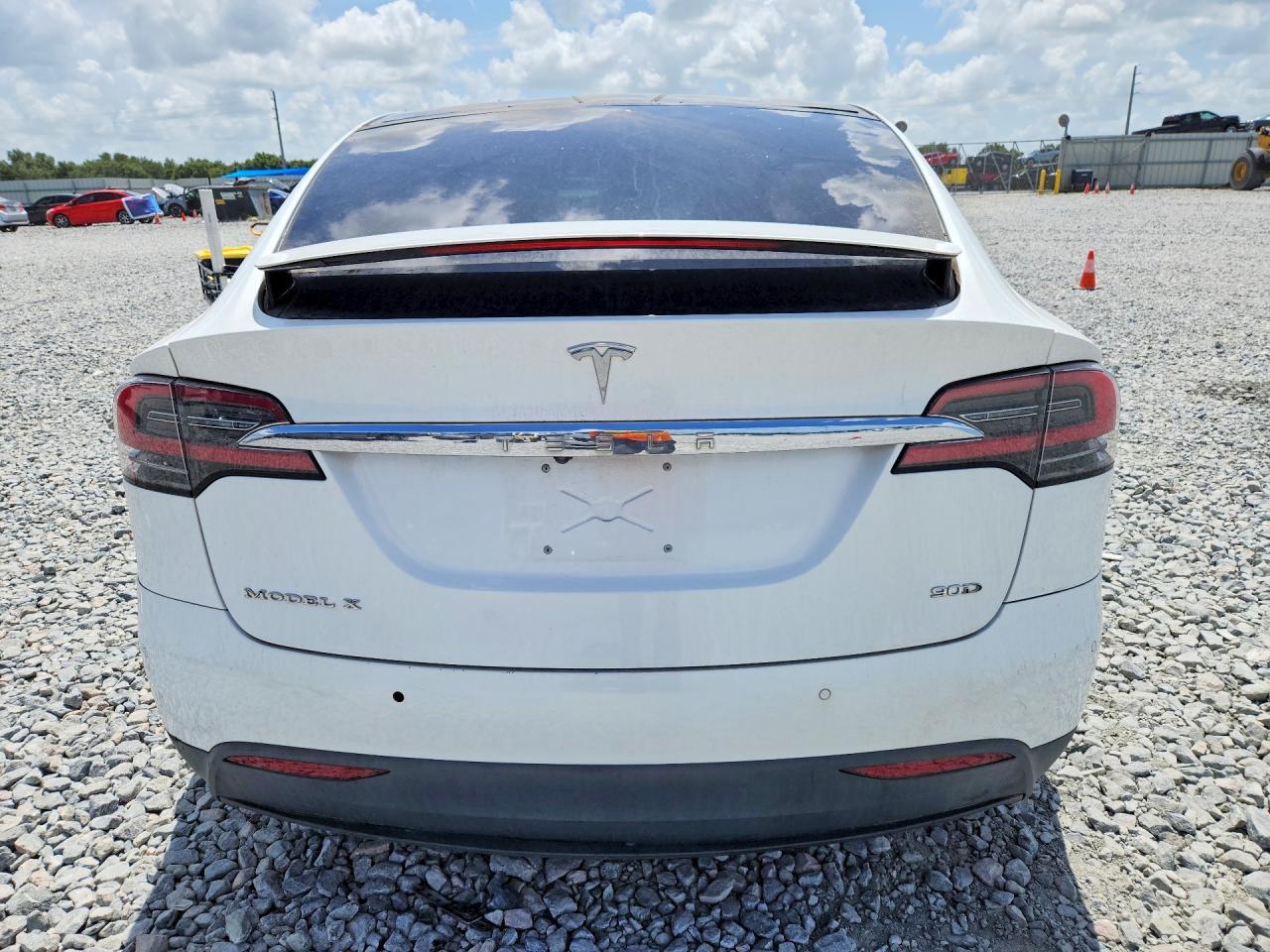 2016 TESLA MODEL X — фото 6