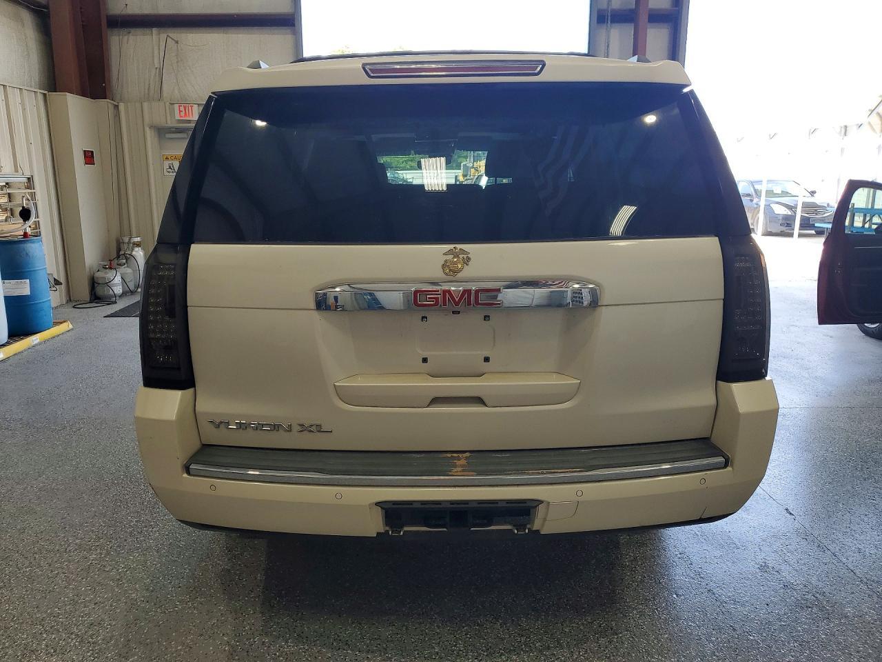 2015 GMC YUKON — фото 6