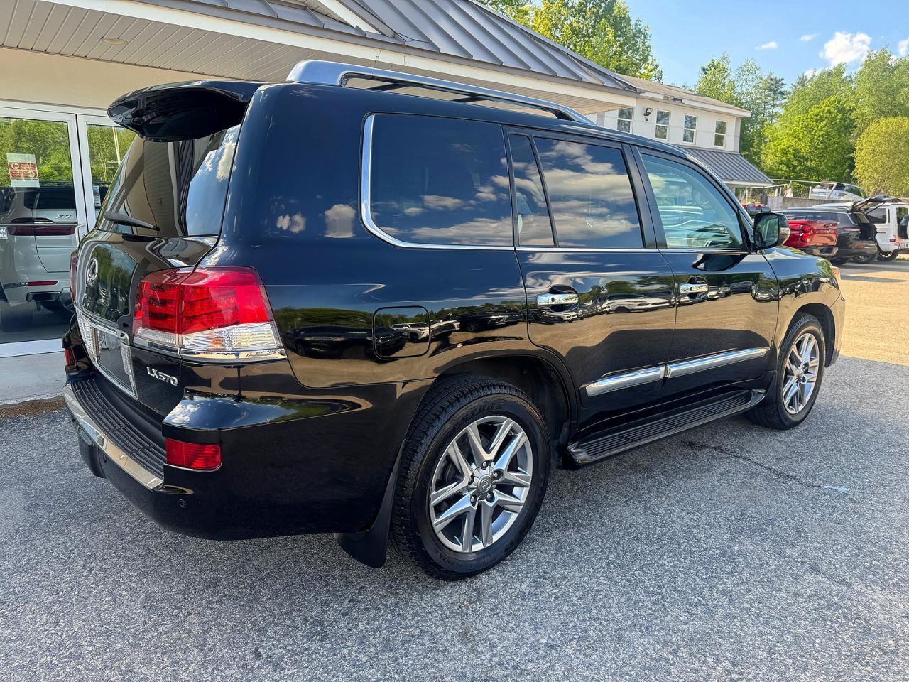 2015 LEXUS LX 570 — фото 4