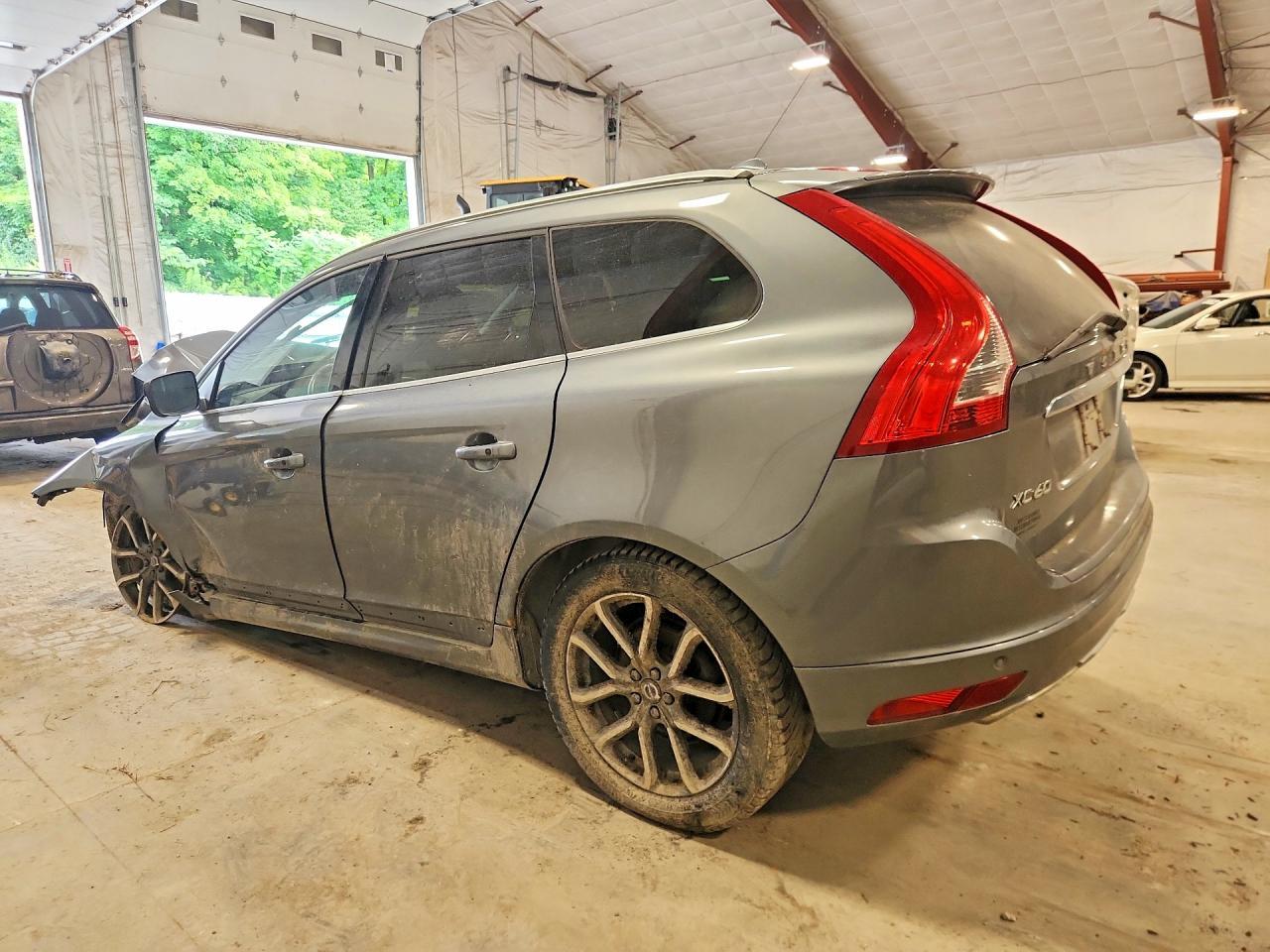 2016 VOLVO XC60 — фото 2