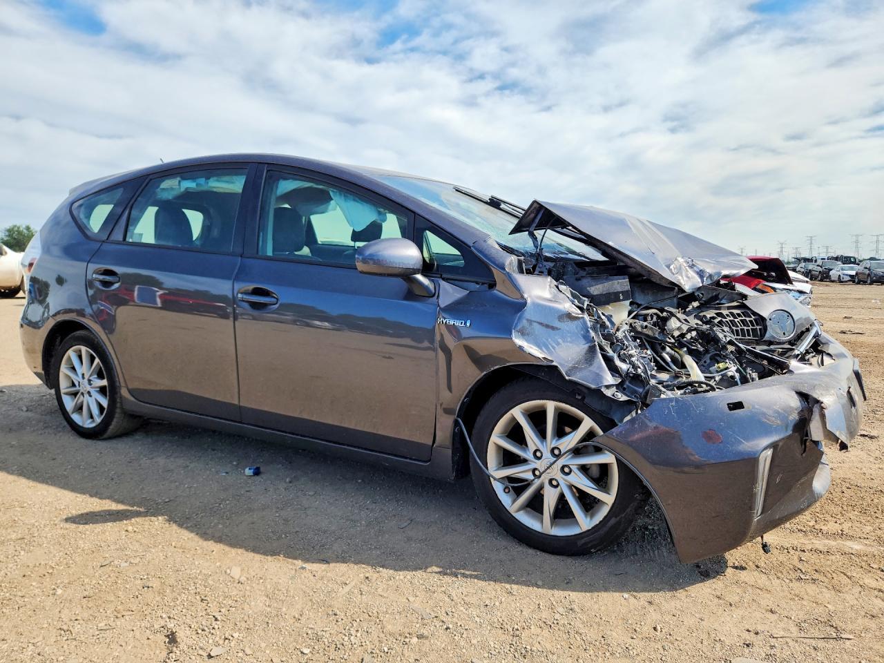 2014 TOYOTA PRIUS V — фото 4
