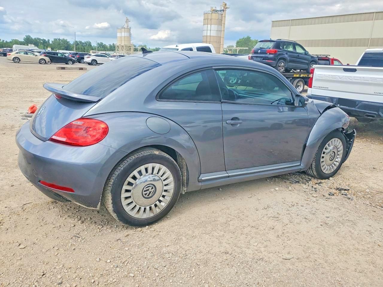 2013 VOLKSWAGEN BEETLE — фото 3