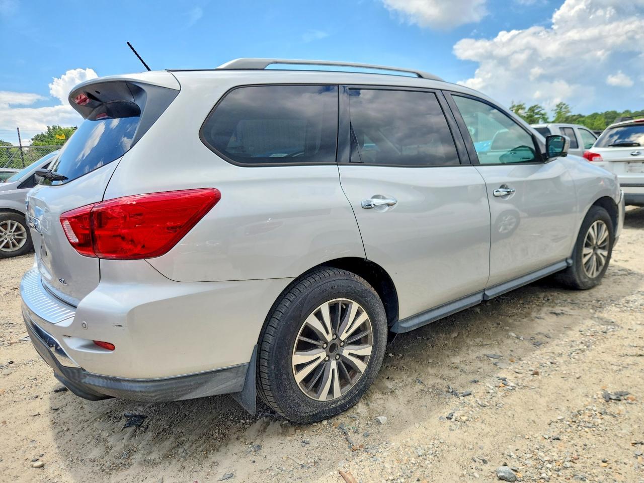 2017 NISSAN PATHFINDER — фото 3