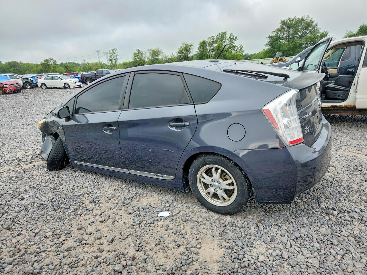2011 TOYOTA PRIUS — фото 2