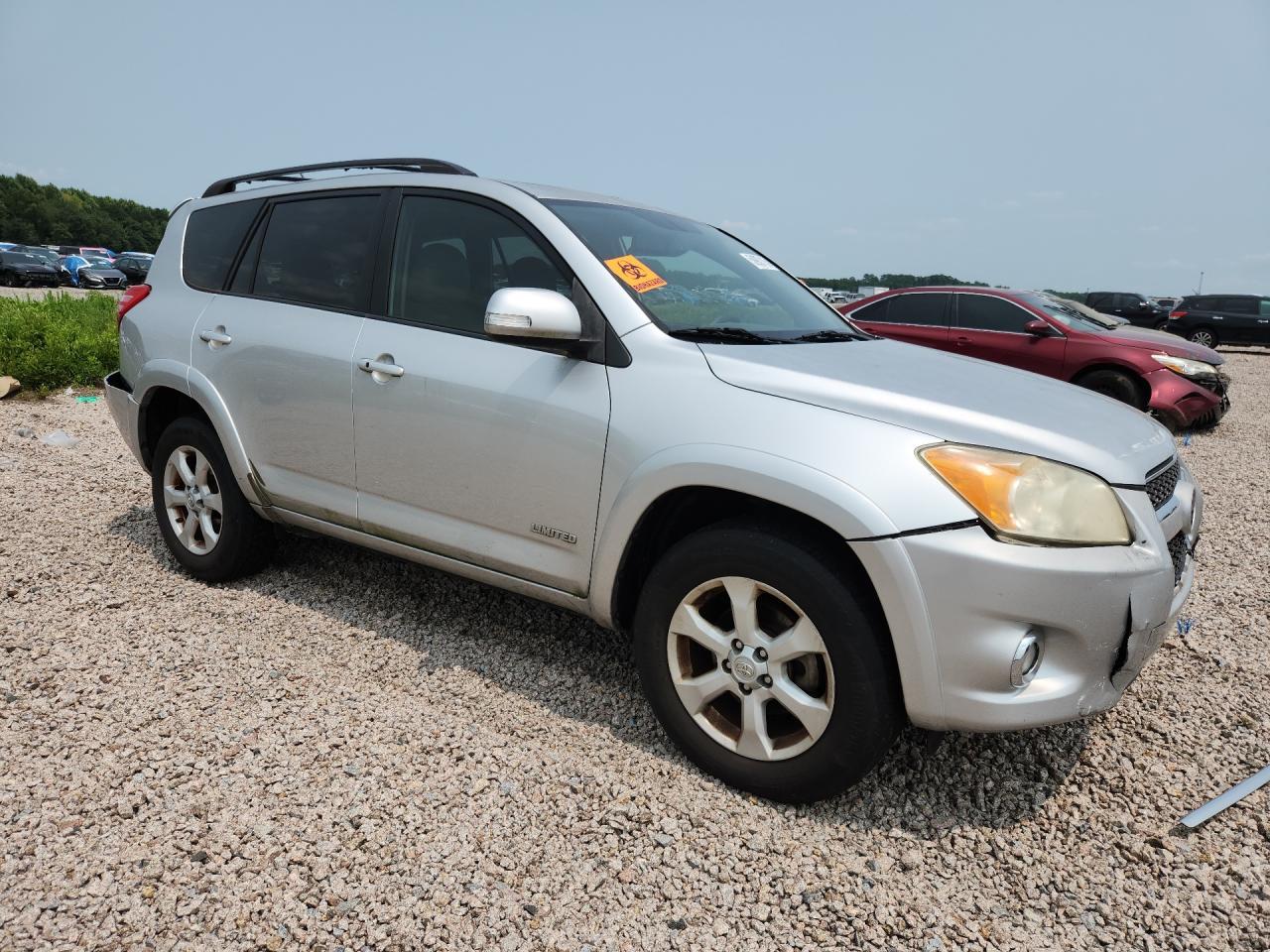 2012 TOYOTA RAV4 — фото 4