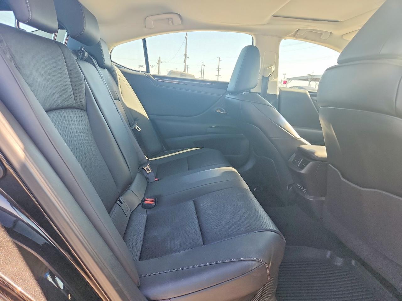 2019 LEXUS ES 300H — фото 10