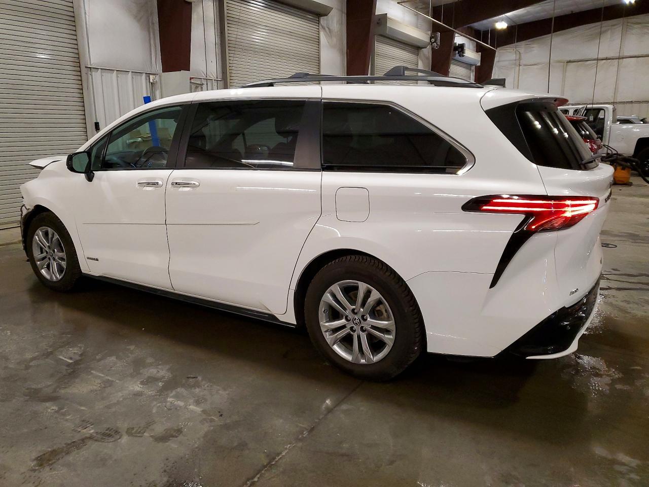 2021 TOYOTA SIENNA — фото 2