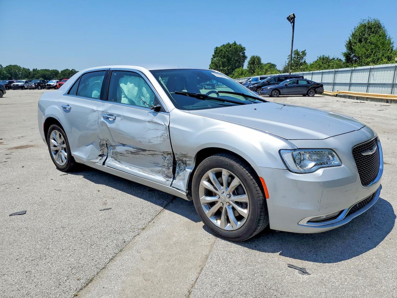 2019 CHRYSLER 300 — фото 4