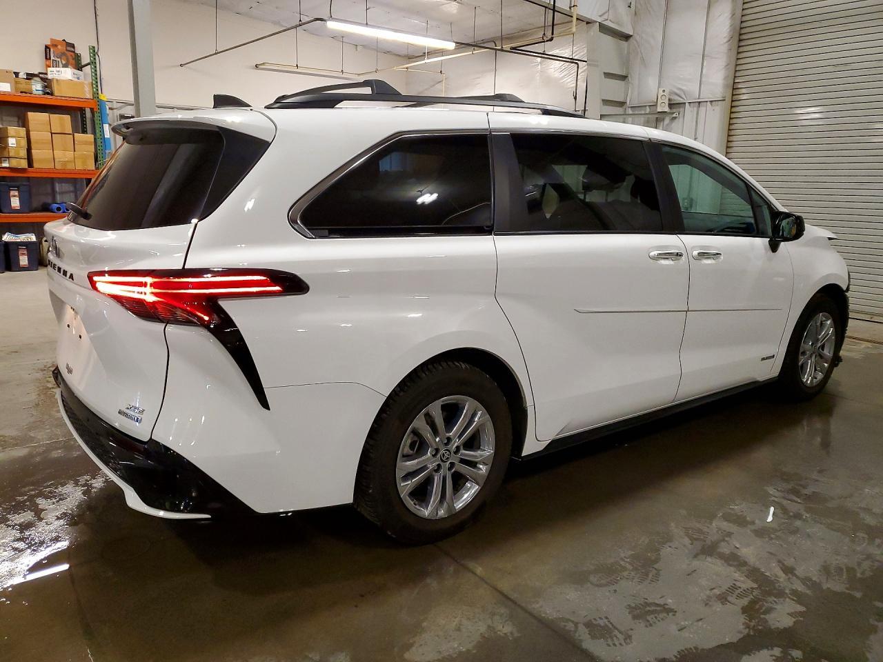 2021 TOYOTA SIENNA — фото 3