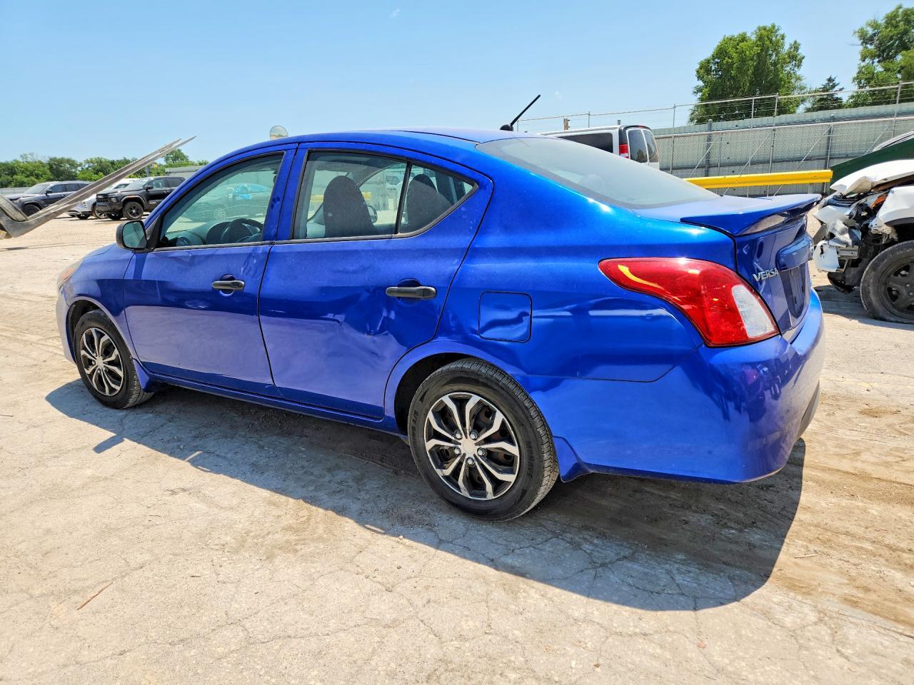 2015 NISSAN VERSA — фото 2