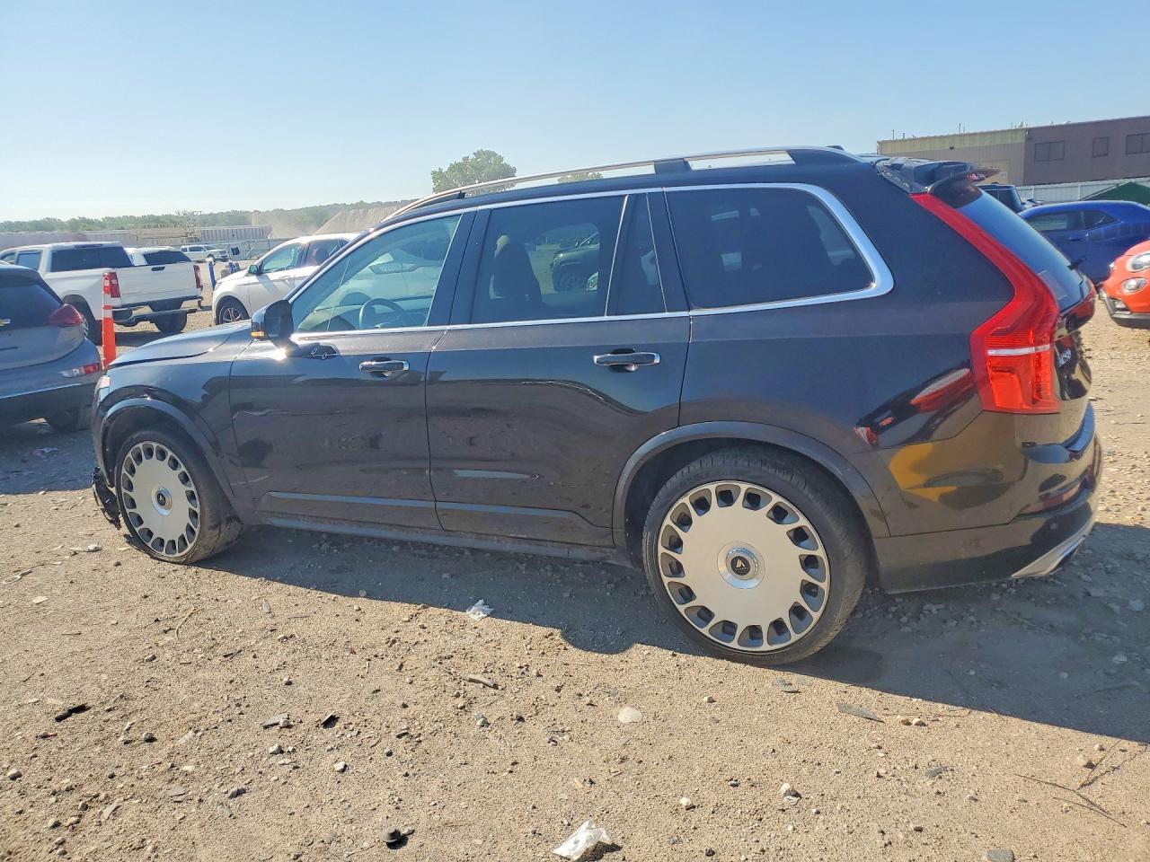 2016 VOLVO XC90 — фото 2