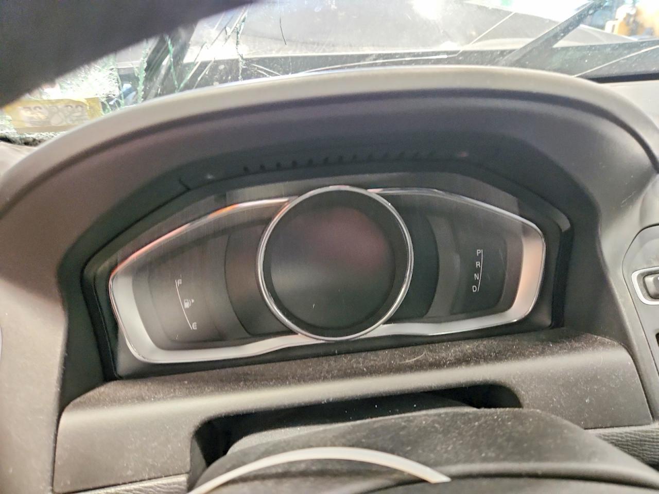 2016 VOLVO XC60 — фото 9