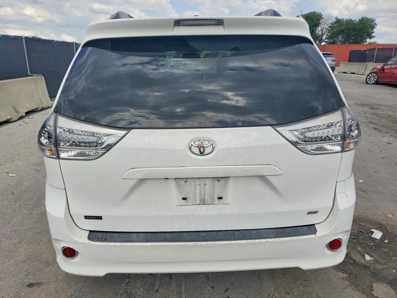 2017 TOYOTA SIENNA — фото 6