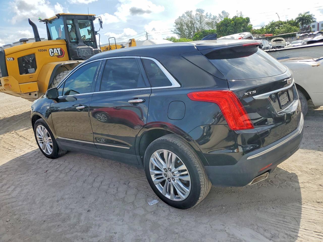 2017 CADILLAC XT5 — фото 2