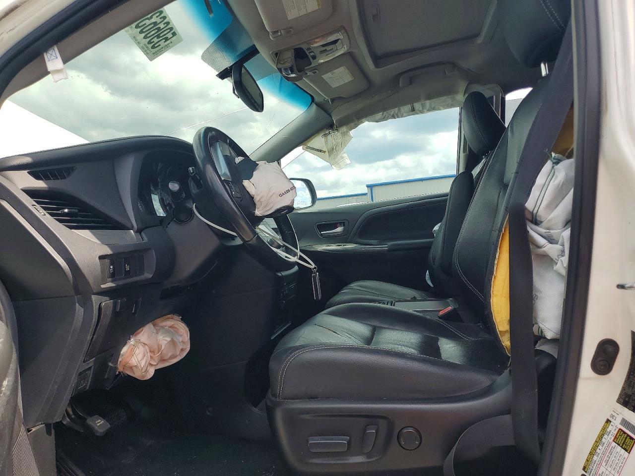 2017 TOYOTA SIENNA — фото 7