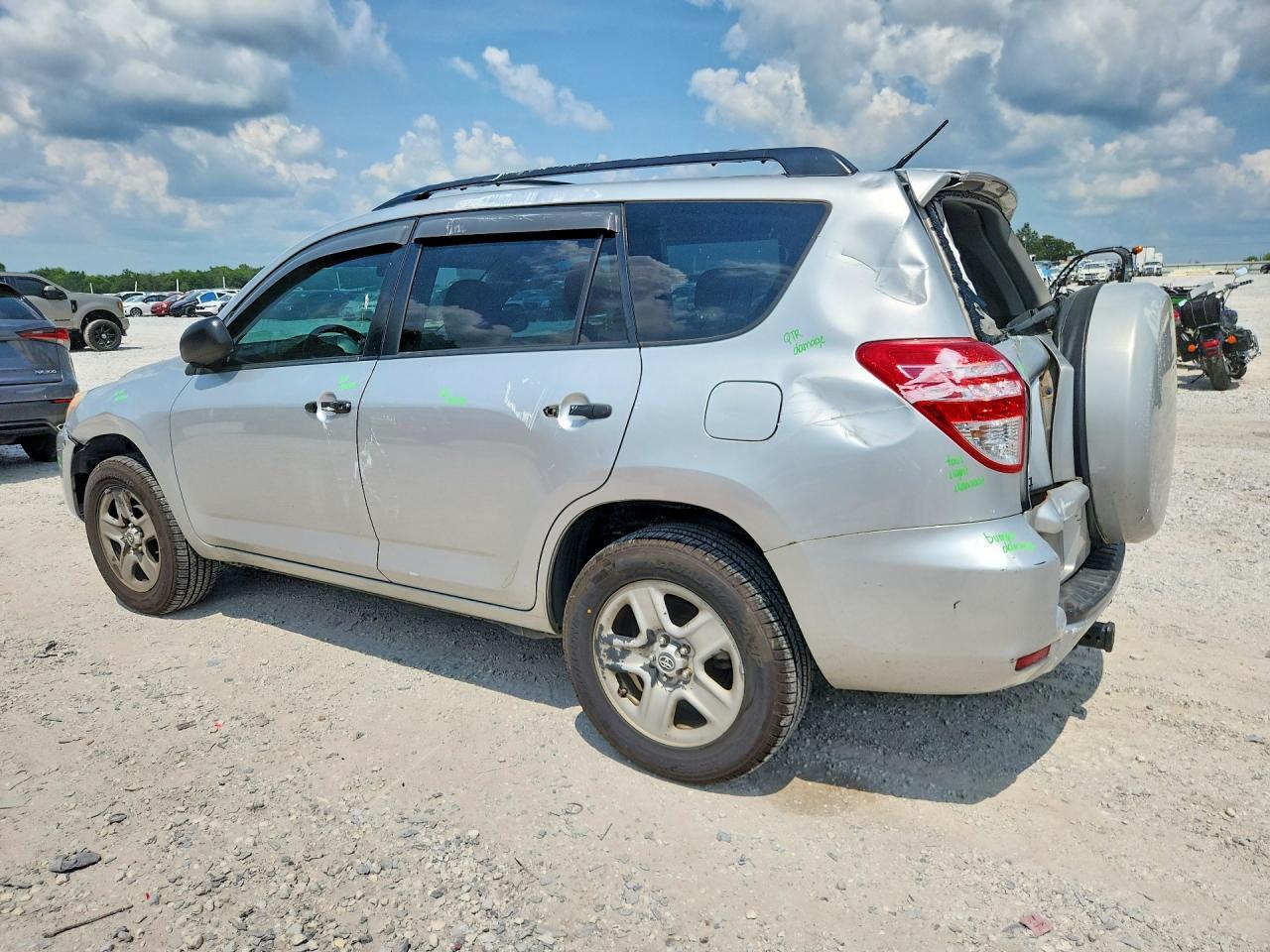 2011 TOYOTA RAV4 — фото 2