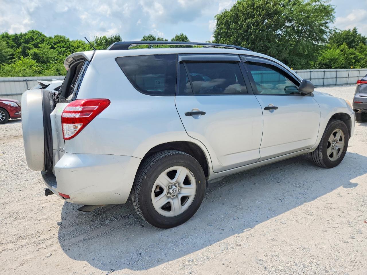 2011 TOYOTA RAV4 — фото 3