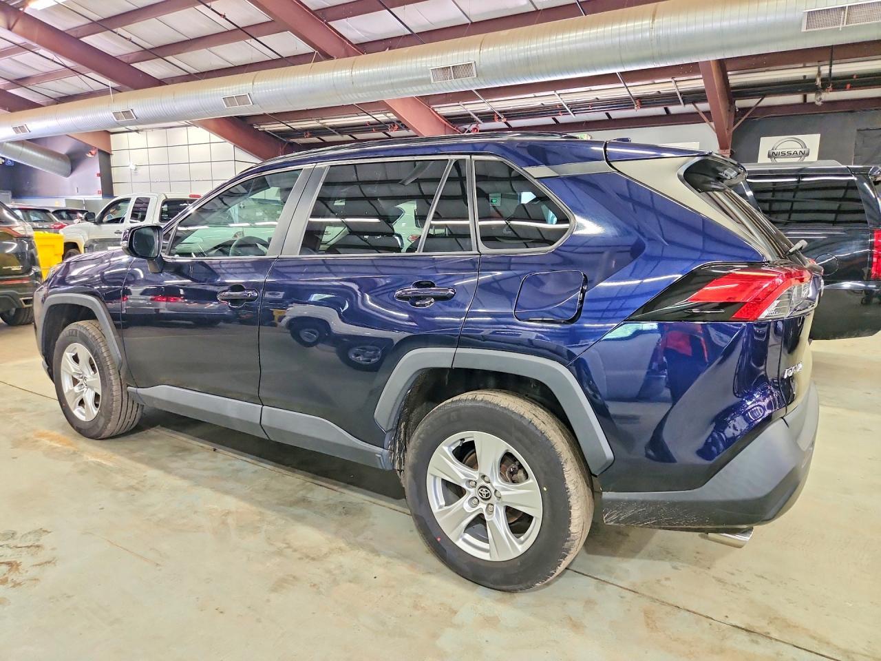 2020 TOYOTA RAV4 — фото 2