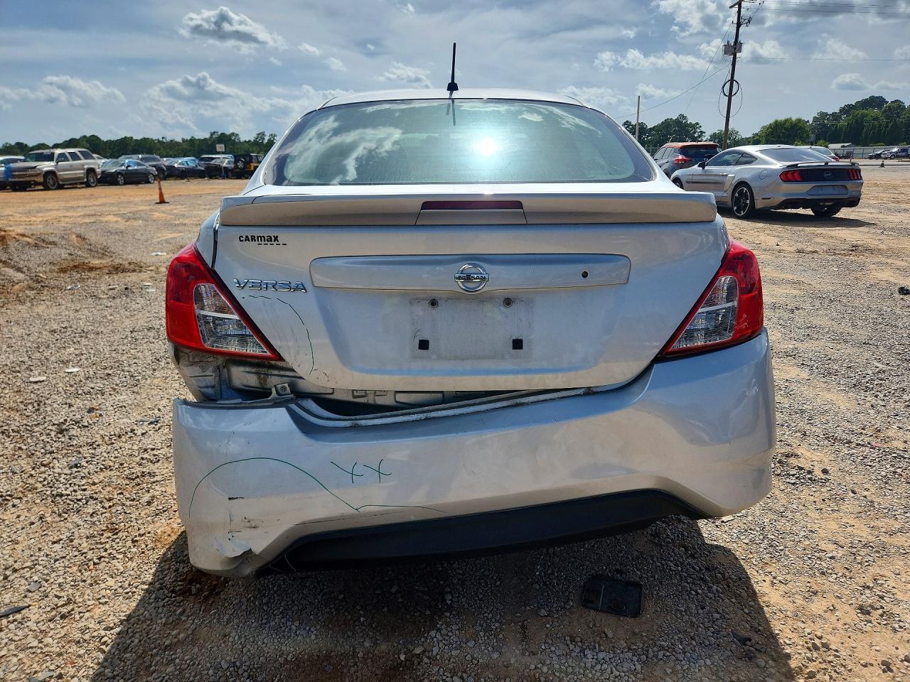 2018 NISSAN VERSA — фото 6