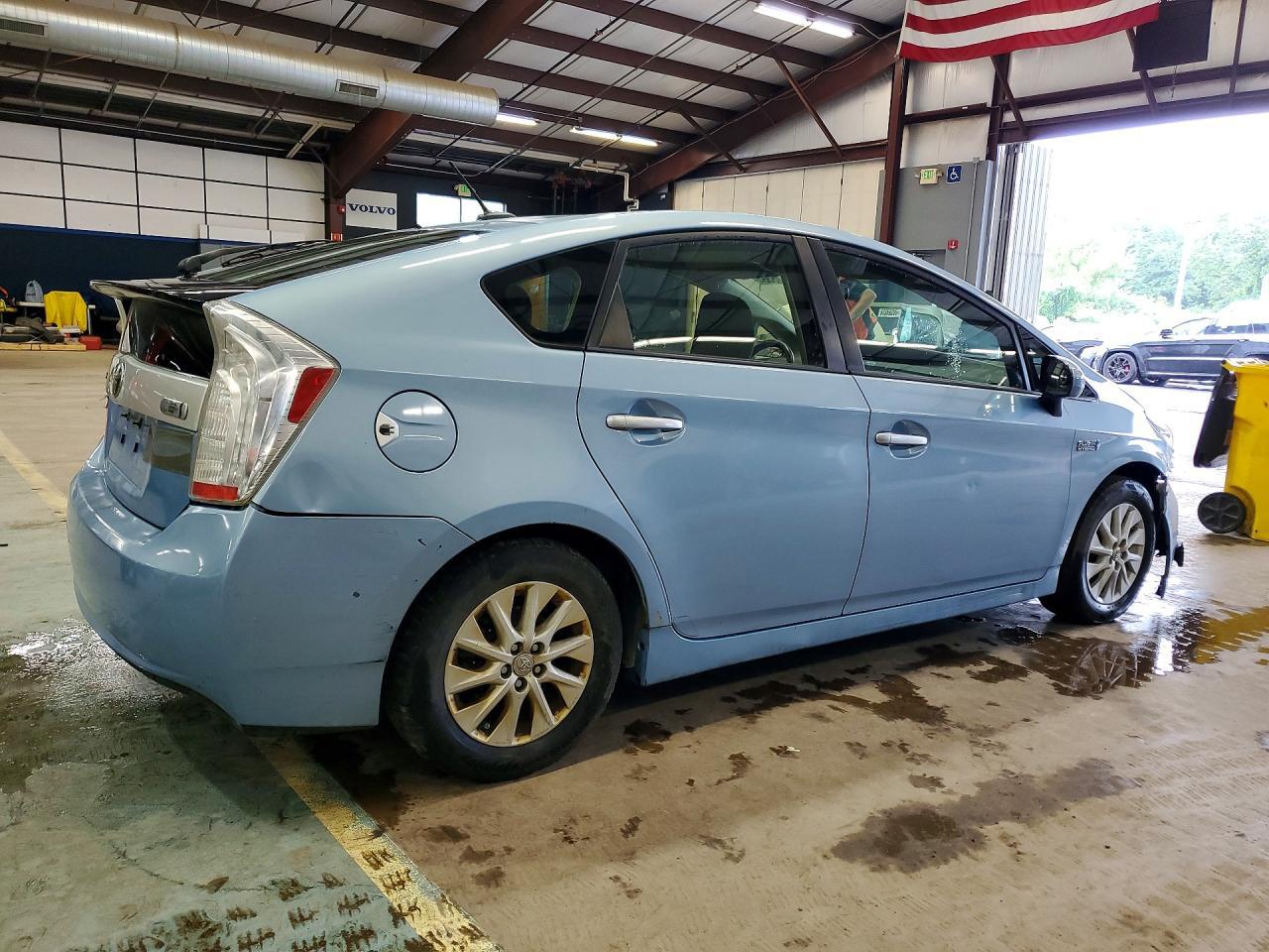 2014 TOYOTA PRIUS — фото 3