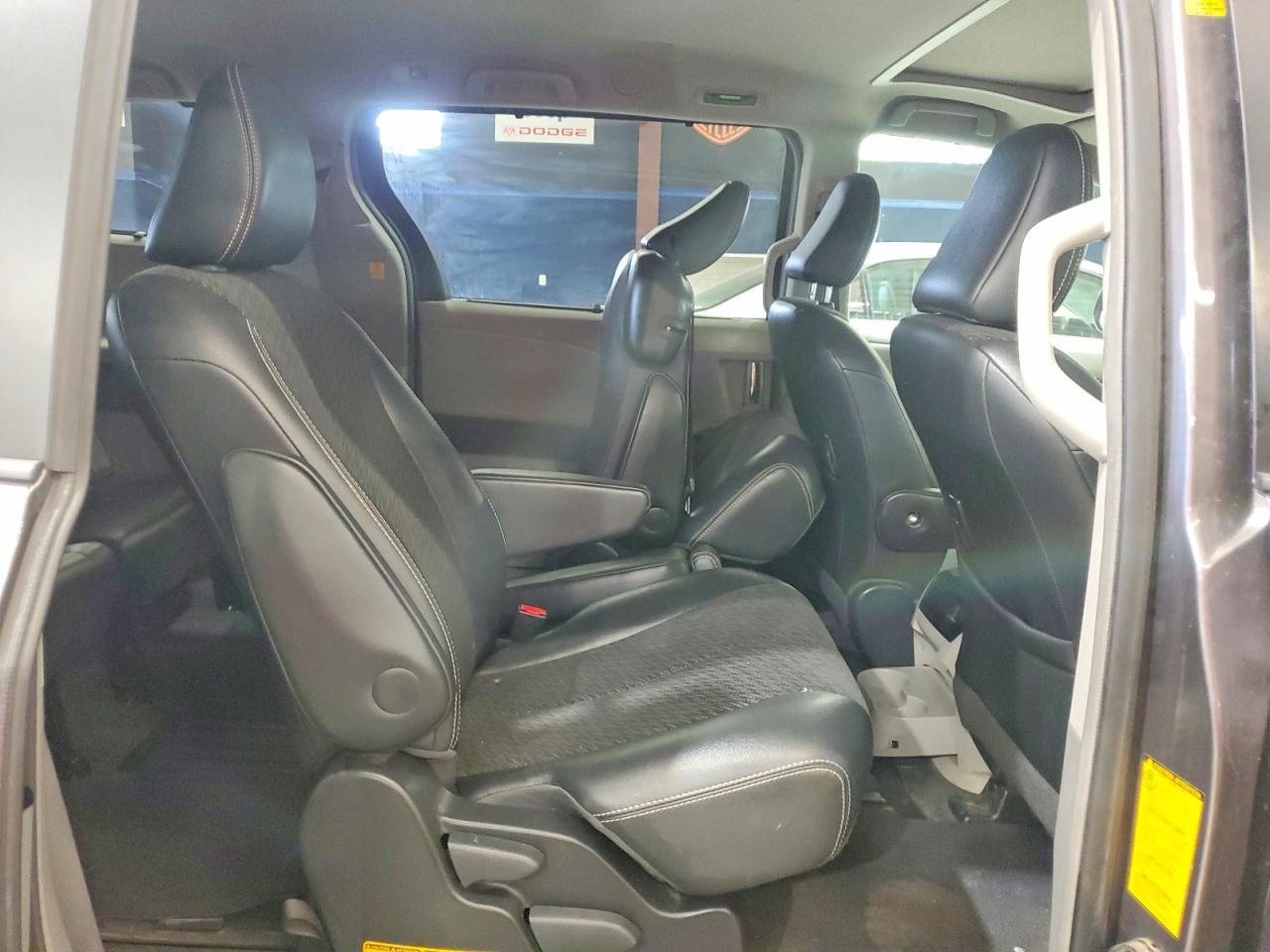 2012 TOYOTA SIENNA — фото 11