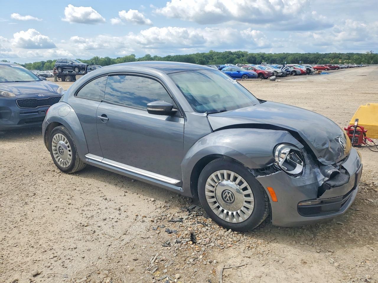 2013 VOLKSWAGEN BEETLE — фото 4