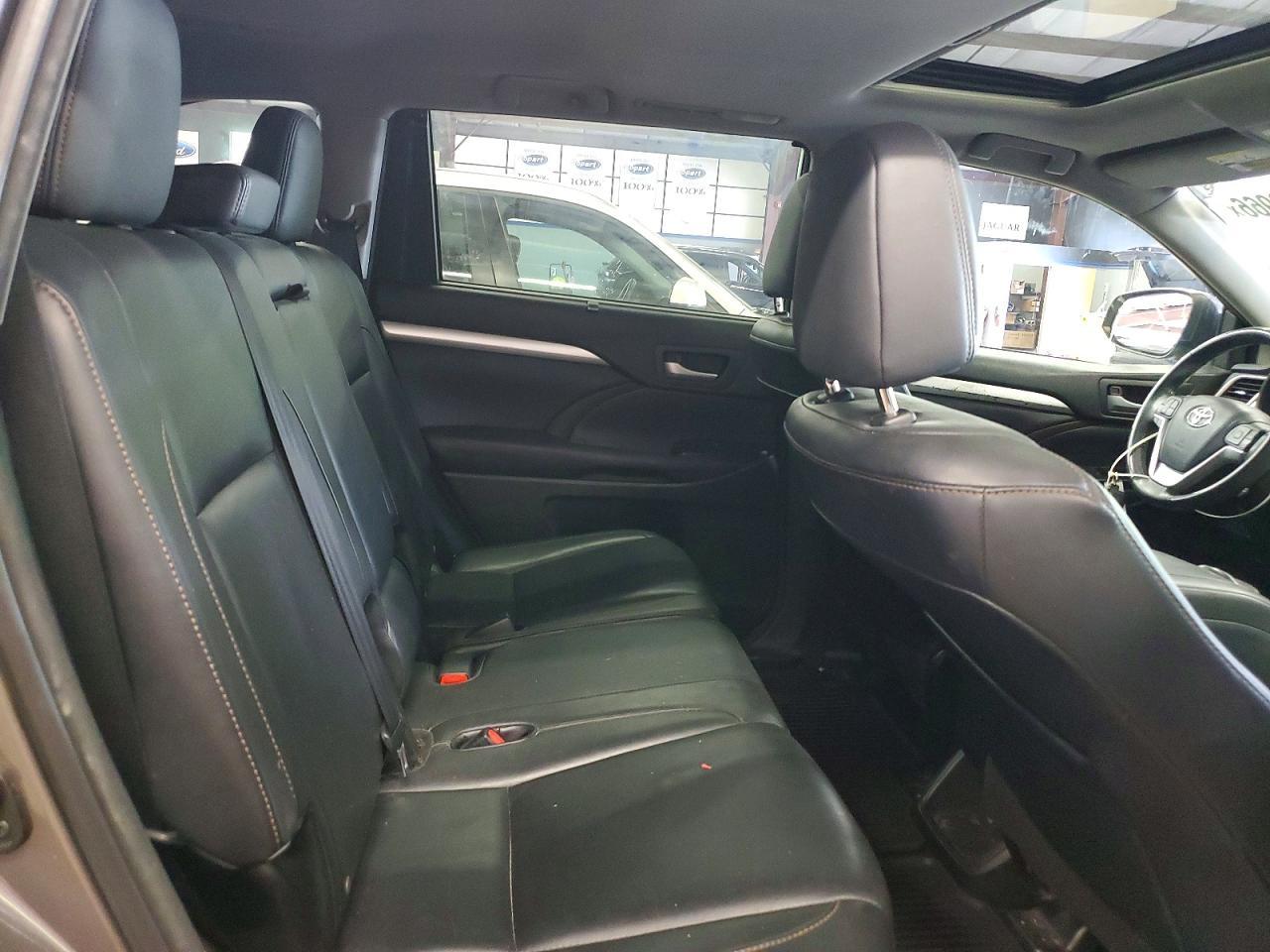 2016 TOYOTA HIGHLANDER — фото 11