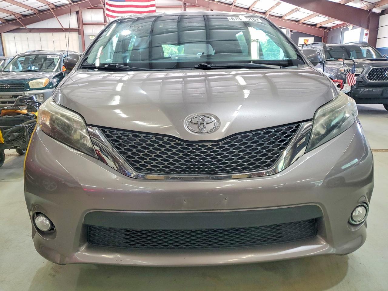 2012 TOYOTA SIENNA — фото 5