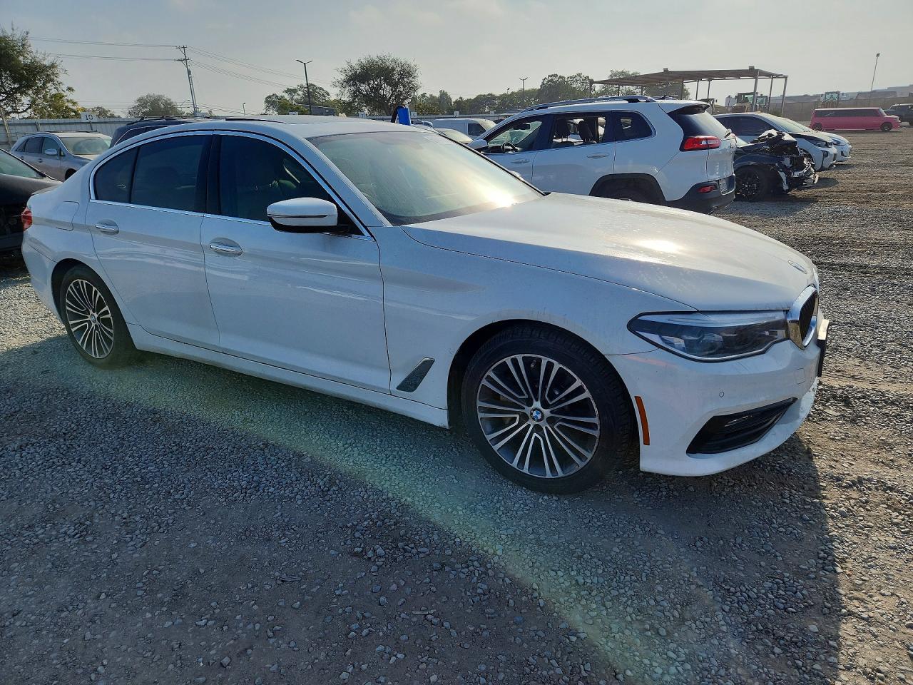 2017 BMW 5 SERIES — фото 4