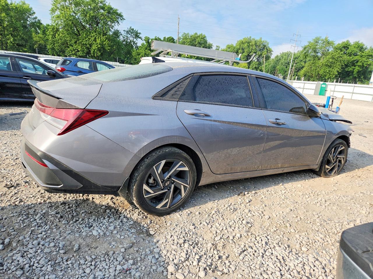 2025 HYUNDAI ELANTRA — фото 3