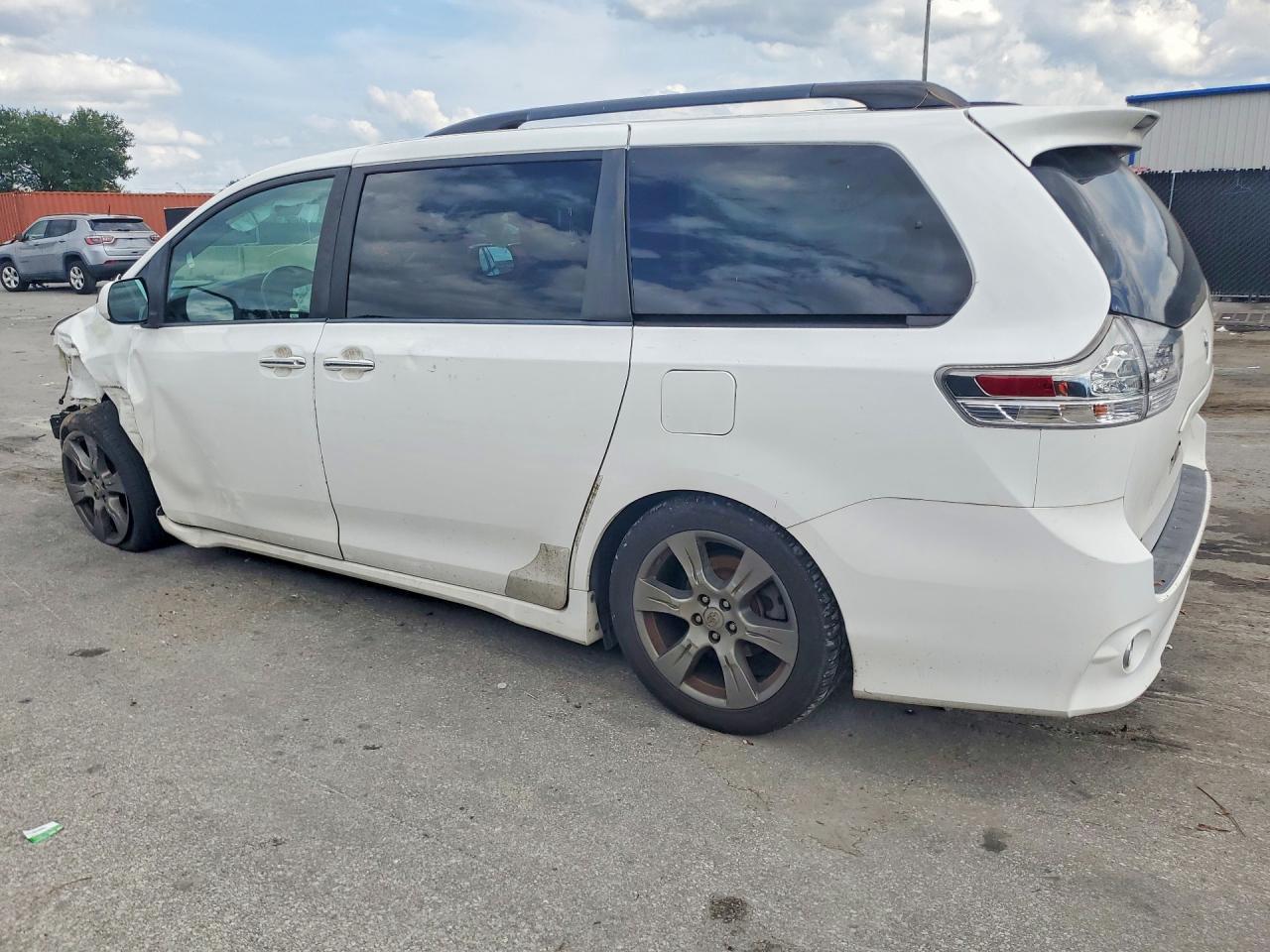 2017 TOYOTA SIENNA — фото 2