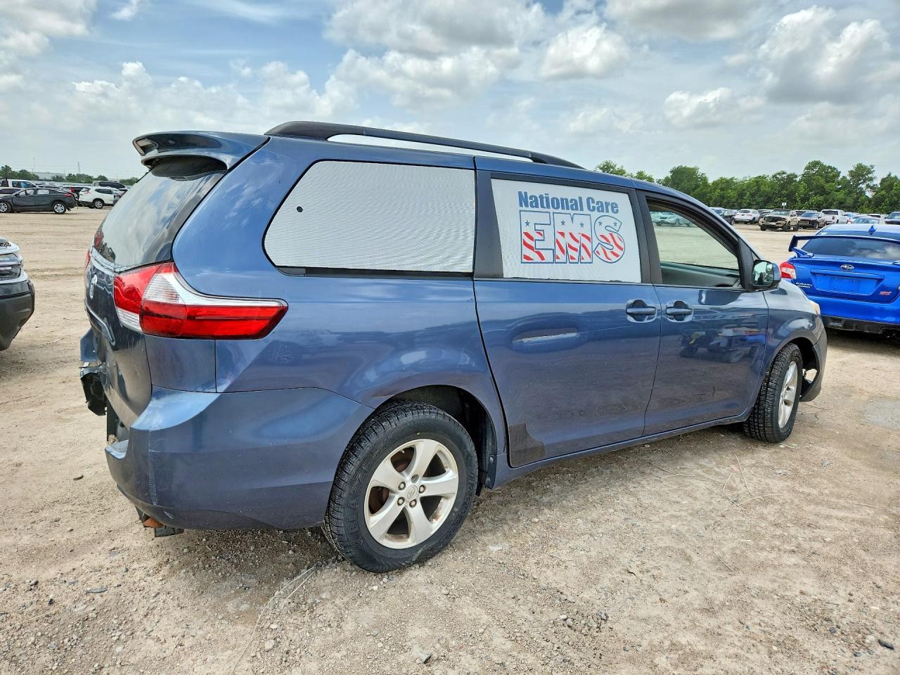 2015 TOYOTA SIENNA — фото 3