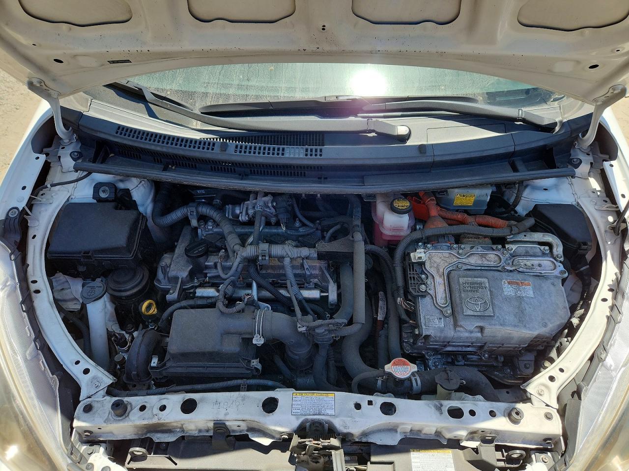2016 TOYOTA PRIUS C — фото 12