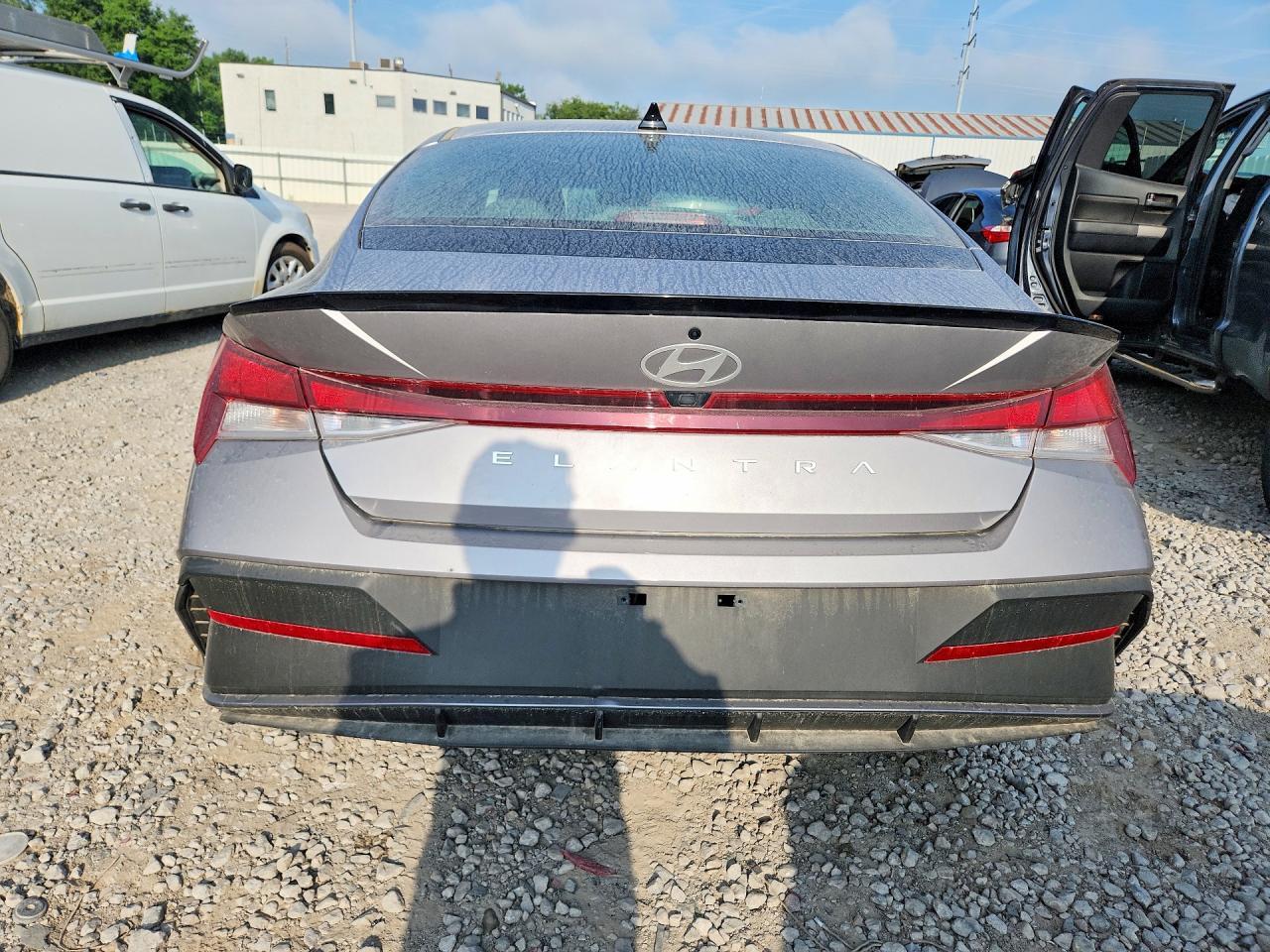 2025 HYUNDAI ELANTRA — фото 6