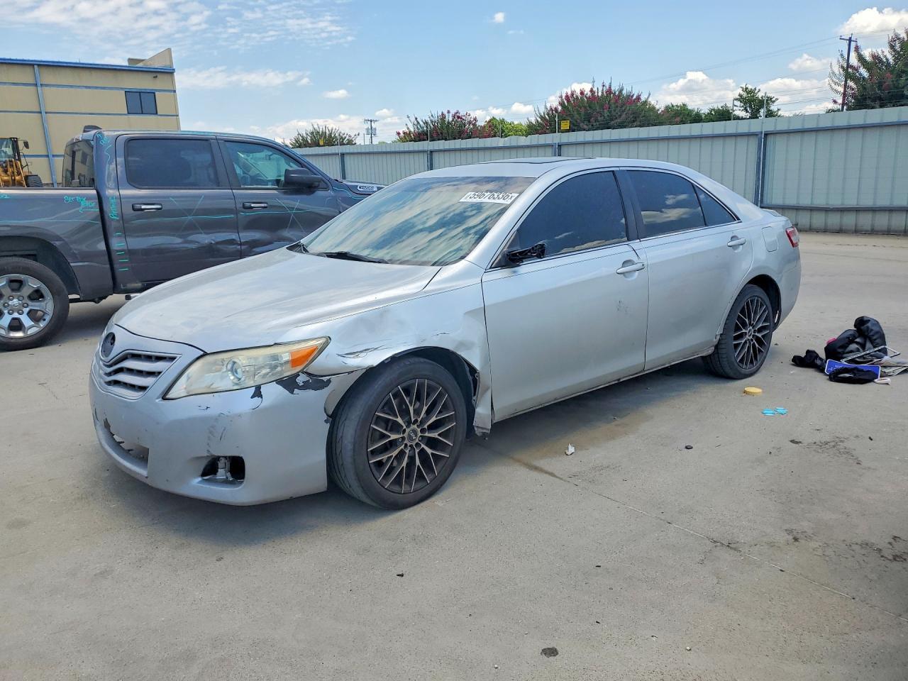 2011 TOYOTA CAMRY — фото 1