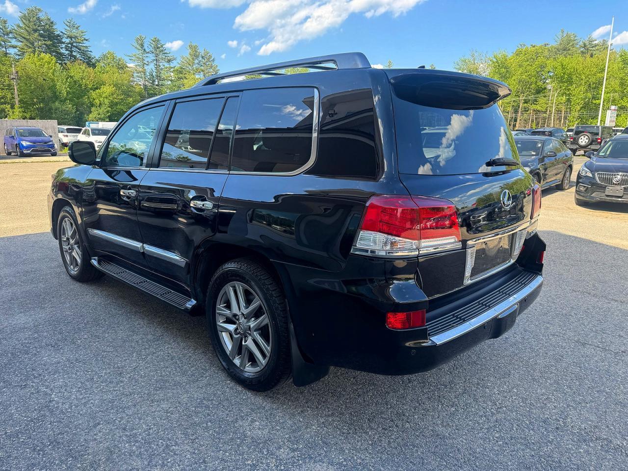 2015 LEXUS LX 570 — фото 3
